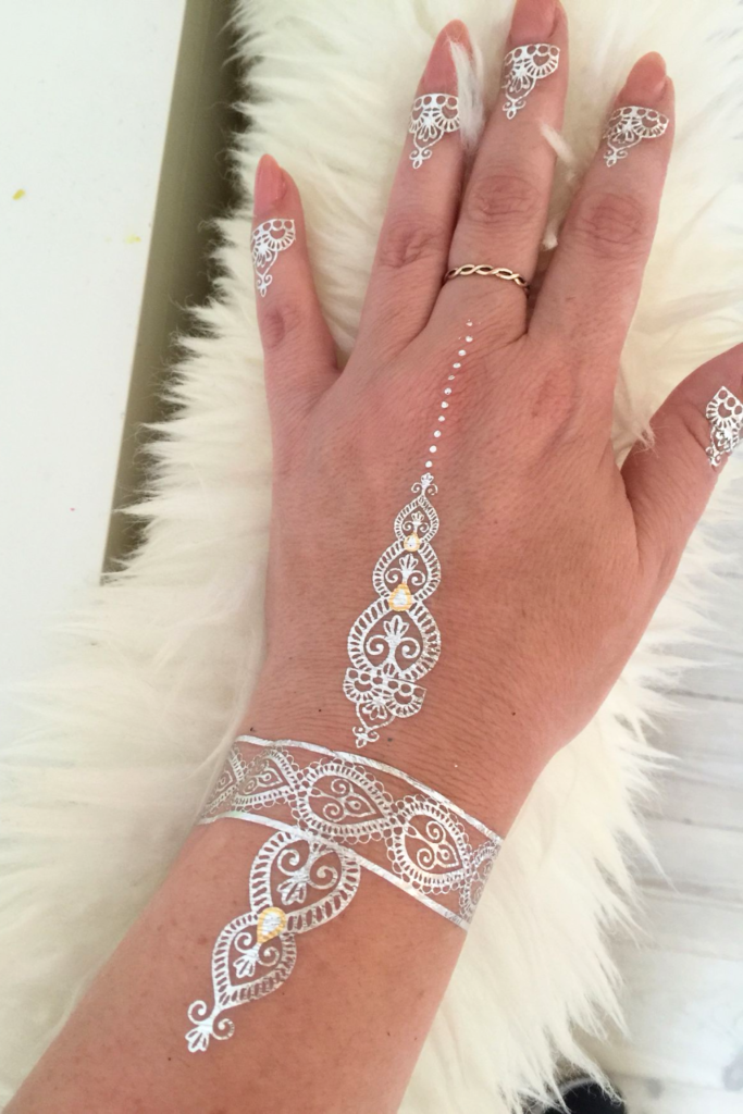 Stunning White Henna Designs 2026: Elegant Trends You’ll Absolutely Love Lace and Filigree Patterns