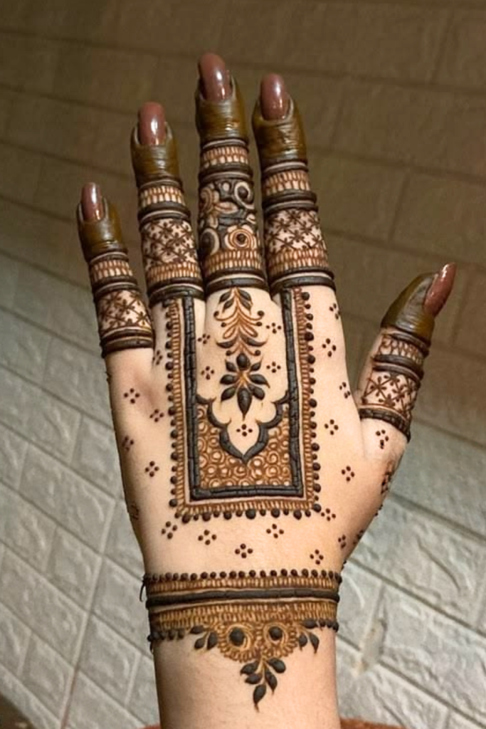 indo arabic fusion aesthetic mehndi design 