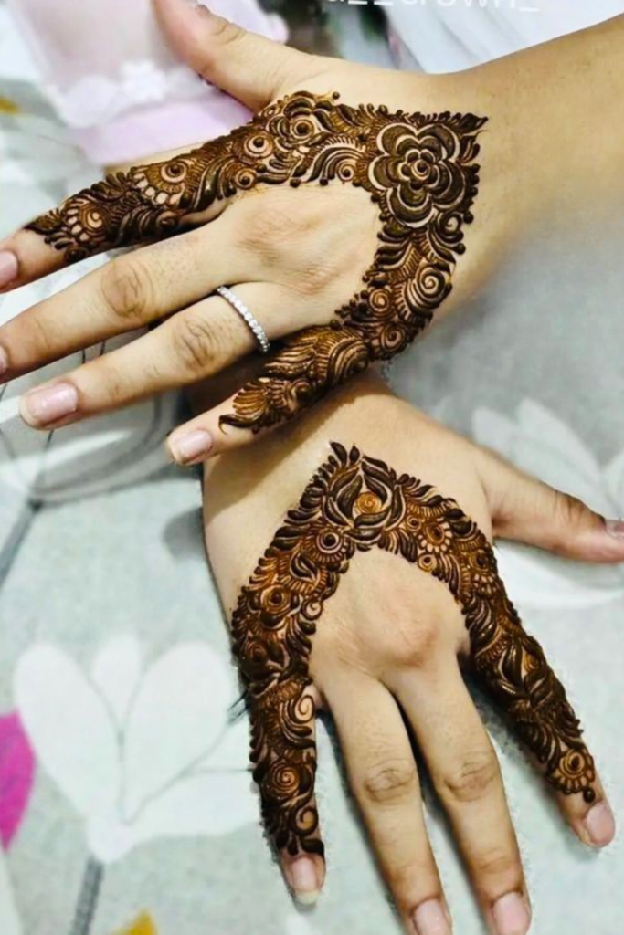 arabic backhand mehndi design 