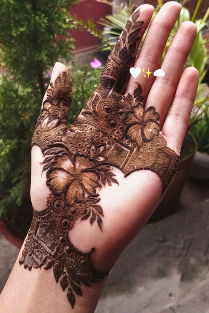 contemporary fronthand mehndi 