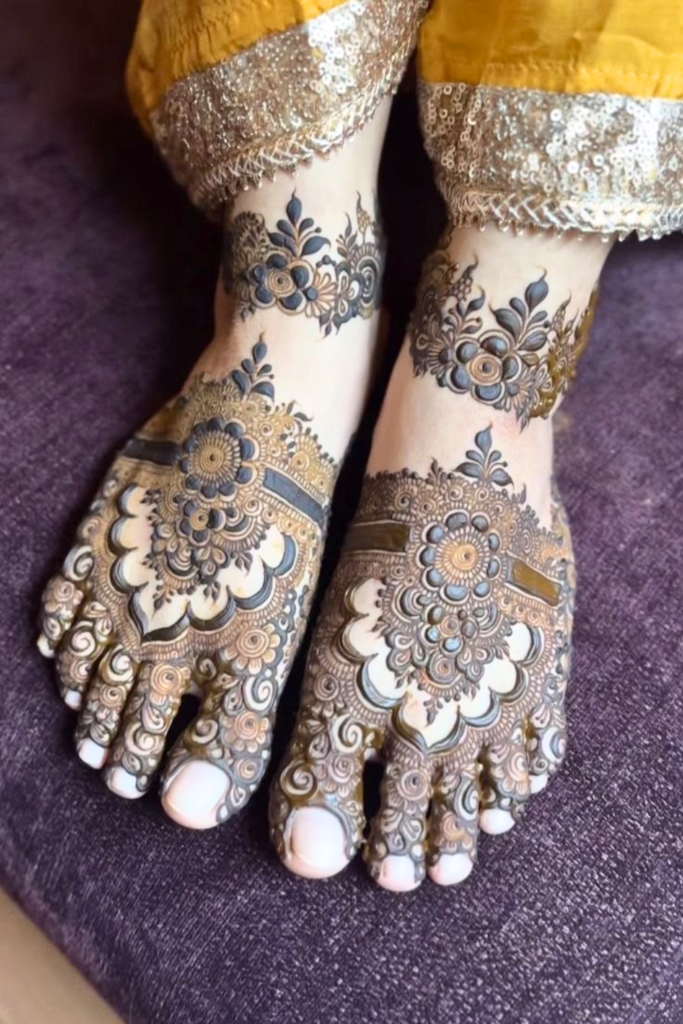 foot bridal mehndi design 