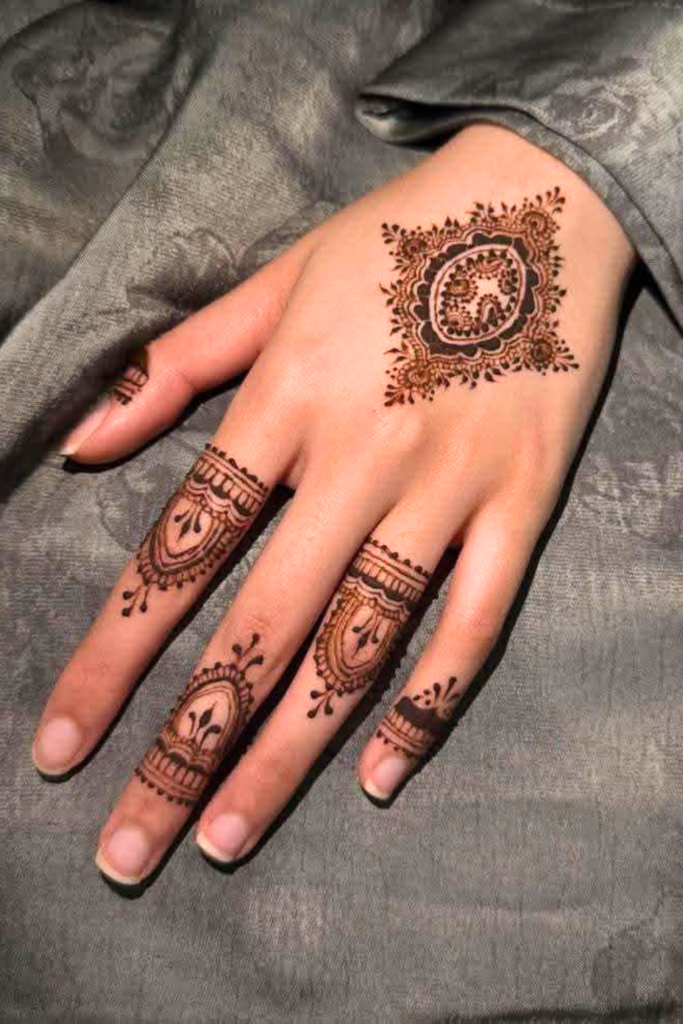minimalist mehndi design for small hands