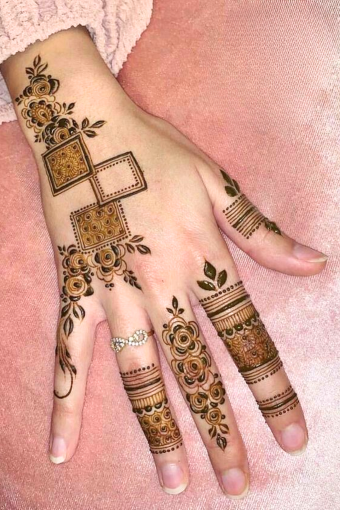 minimalist mehndi design for small hands (1)