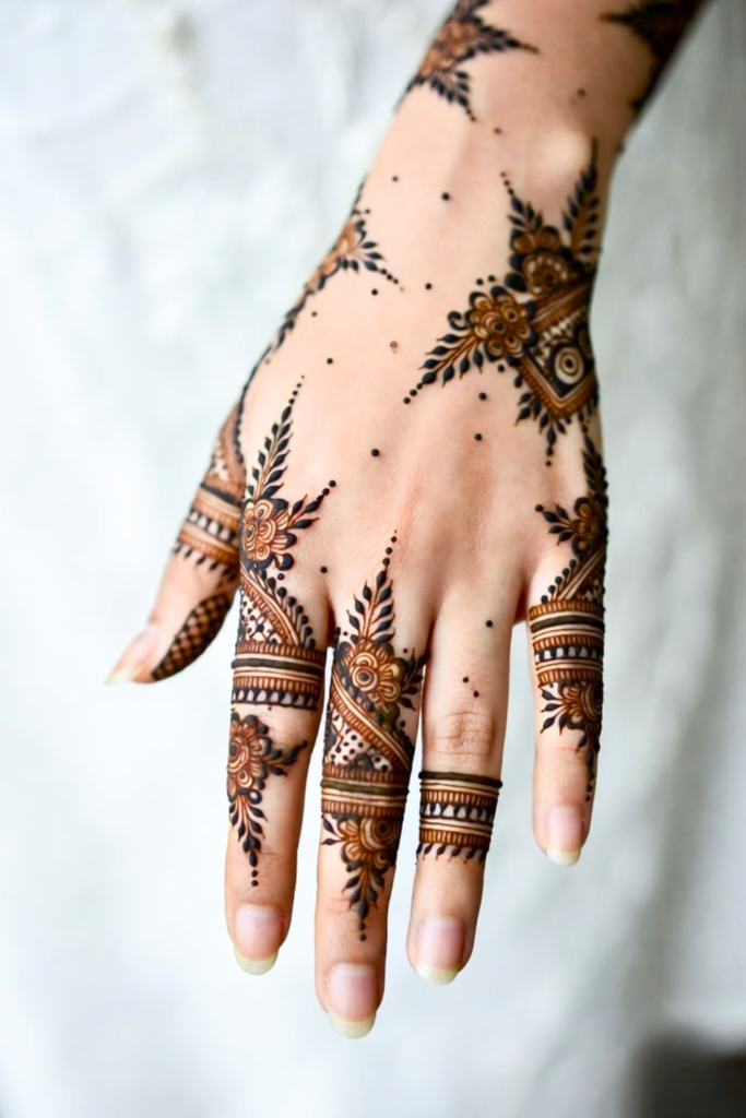 motifs zigzag mehndi design