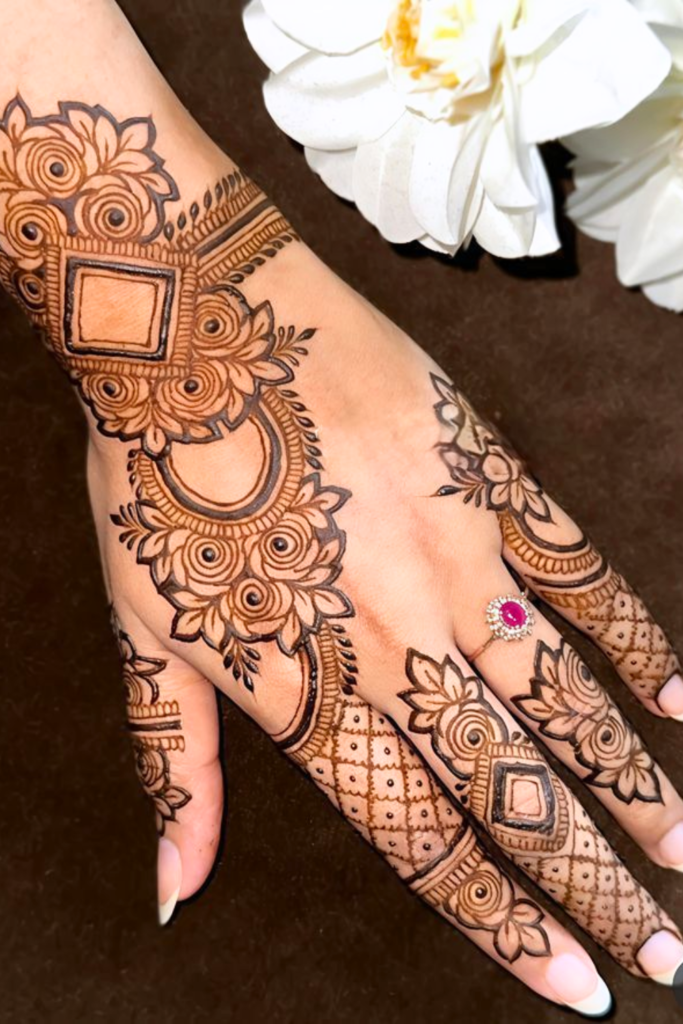 zigzag baseline mehndi design